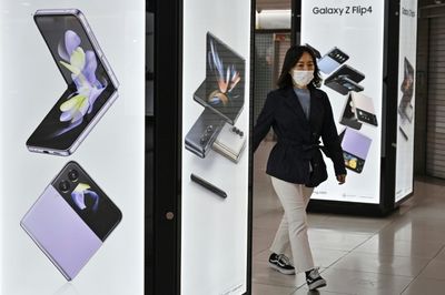 Samsung Electronics says Q3 operating profit down 31% on-year