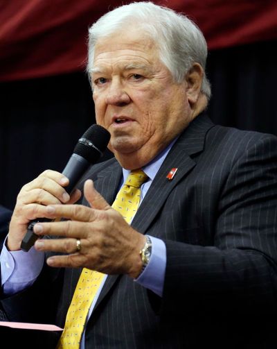 Mississippi ex-Gov. Haley Barbour hospitalized after wreck