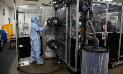 UK investment in R&D plunges in blow to ‘science superpower’ plan