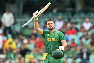Records tumble as South Africa make 205-5 against Bangladesh