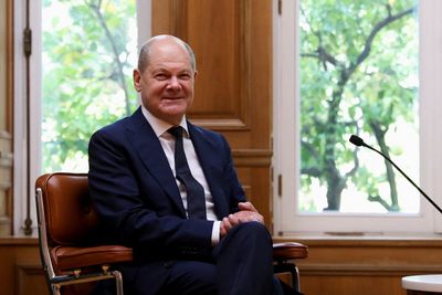 German Chancellor tells Greek paper solidarity only way out of energy crisis