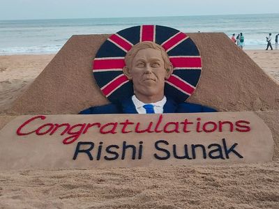 Artist honours Rishi Sunak with sand sculpture - but it looks more like one of his predecessors