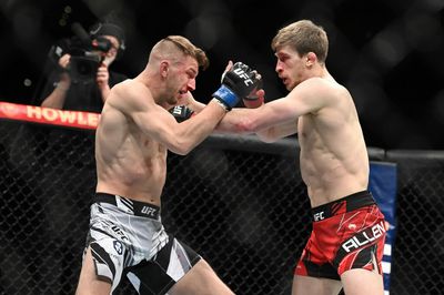 UFC free fight: Arnold Allen overwhelms Dan Hooker for first-round finish