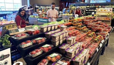US economy returned to growth last quarter, expanding 2.6%