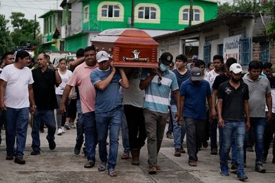 Mexican police say drug lord killed 20 townspeople