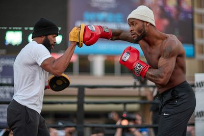 VIDEO: Ex-NFL standout Le’Veon Bell shows boxing skills ahead of Uriah Hall fight