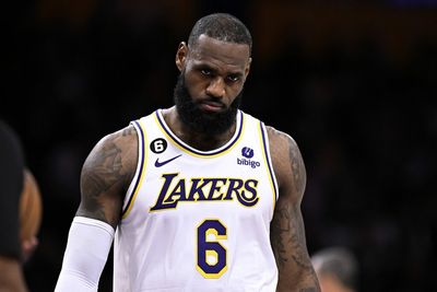 A sportsbook is already paying out Lakers win total under bets, because they ‘suck’