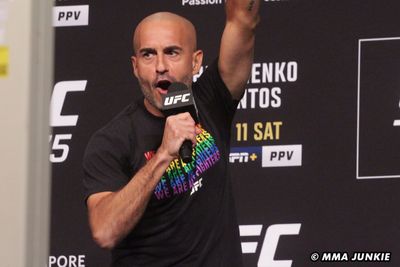UFC re-signs lead play-by-play commentator Jon Anik to new contract