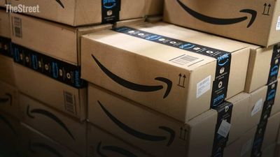 Amazon Stock Dives As Weak Holiday Sales Outlook, Slowing Web Services Cloud Q3 Earnings Beat