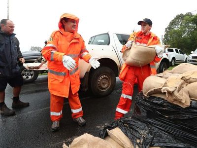 NSW towns prepare for more flooding