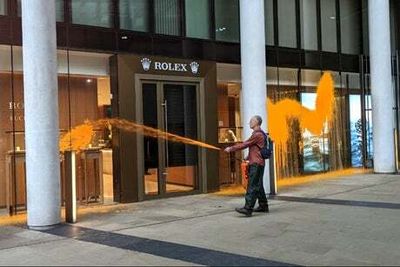 Watch: Just Stop Oil sprays paint on a Rolex shop in Knightsbridge