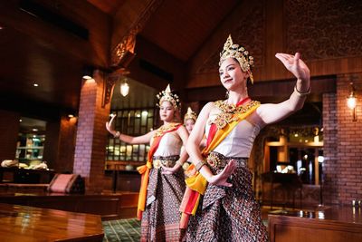 'Thara Thong' back on song (& dance)