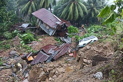 At least 31 killed as storm lashes Philippines
