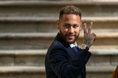 Spanish prosecutors drop charges against Neymar