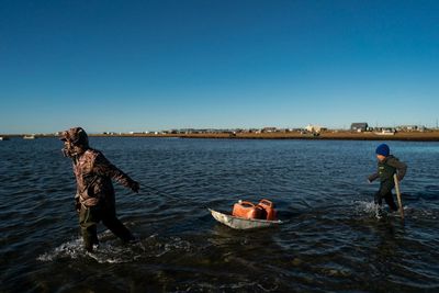 Climate migration: Alaska village resists despite threats
