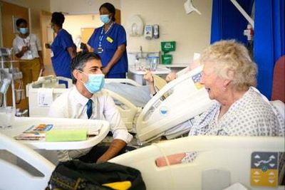 Rishi Sunak told by patient to ‘you are not trying, try harder’ to give nurse’s pay rise