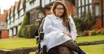 Woman stranded in middle of road after wheelchair breaks down