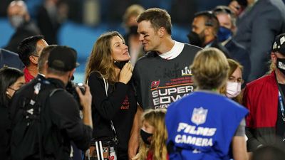 Quarterback Tom Brady and model Gisele Bundchen announce their divorce after 13 years