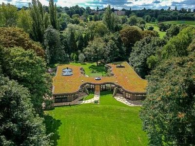 ‘Breathtaking’ Roman-inspired Grand Designs commuter house for sale for £5.95m
