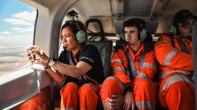 New South Wales town of Mungindi prepares for possible three-week isolation as Moree washes the mud away