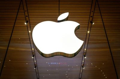 Apple rally fuels tech share turnaround, lifting US stocks