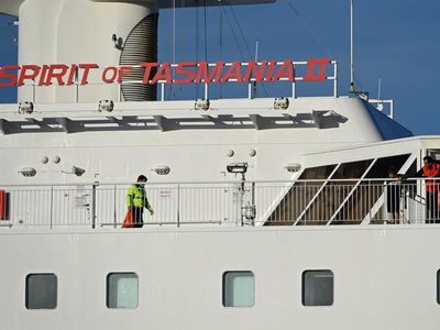 Tas ferry operator cancels horse transport
