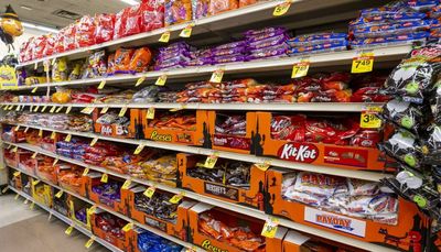 Chicagoans not spooked by soaring Halloween candy prices