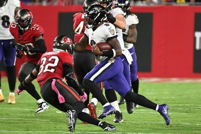 Ravens OLB Justin Houston praises play of Lamar Jackson in Week 8 vs. Buccaneers