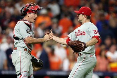 Realmuto homer lifts Phillies over Astros in World Series Game 1