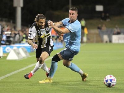 Sydney FC cash in on contentious red card