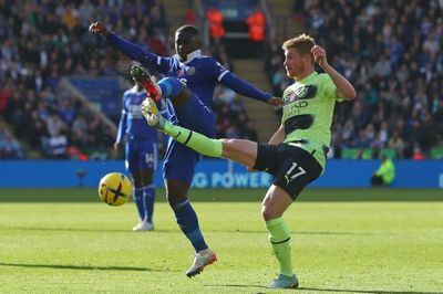 De Bruyne's rocket sinks Leicester as Man City go top