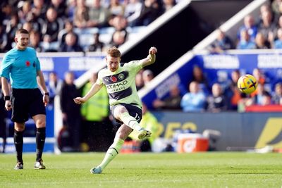 Kevin De Bruyne free-kick the difference against Leicester as Man City go top