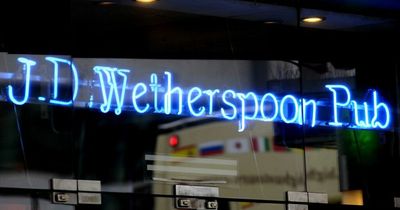 83 year old Wetherspoons superfan travels across UK to order the same drink in 900 different pubs