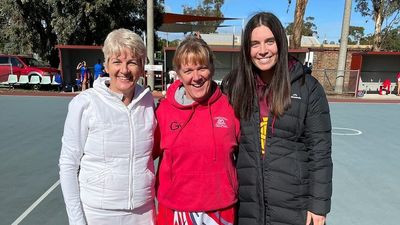 Victorian teacher Wendy Sidebottom reflects on 'very rare' 550-game career in country netball