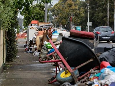 Vic flood gastro fears, $130m for clean-up