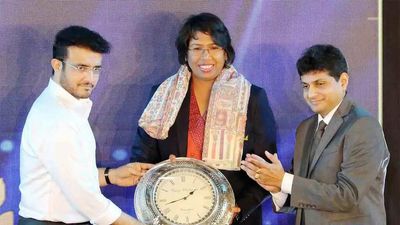 Women cricketers hold centre stage at CAB awards function