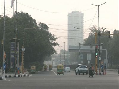 Delhi's morning air quality remains 'very poor'