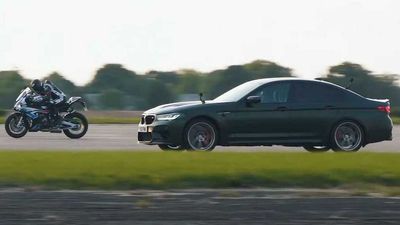 BMW M5 CS Faces M 1000 RR In Bimmer Vs Beamer Drag Race