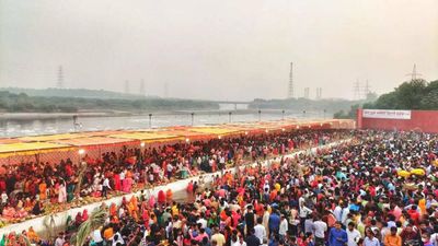 Sans Covid curbs, thousands throng ghats in Delhi for Chhath Puja