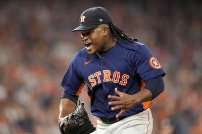 The Astros tie the World Series against the Phillies, taking a 5-2 win in Game 2