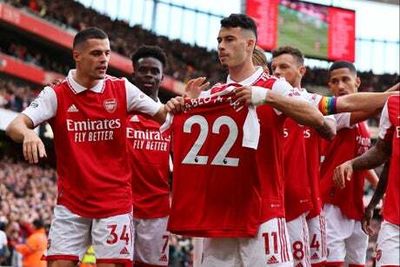 Gabriel Martinelli shows support for Pablo Mari with Arsenal goal celebration