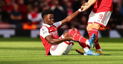 Arsenal's Bukayo Saka forced off injured to hand England World Cup fitness worry