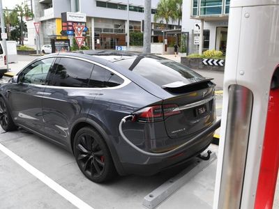 100 companies support electric car changes