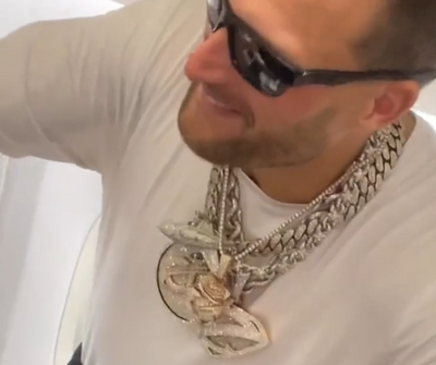 Kirk Cousins’ superstitious chain-wearing on Vikings team flights, explained