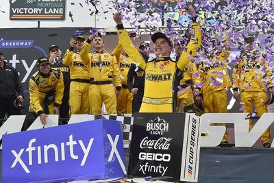 Bell takes clutch Martinsville win to advance to Cup title race