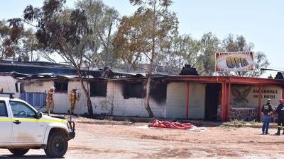 Andamooka Opal Hotel owners issued asbestos clean-up order after arson