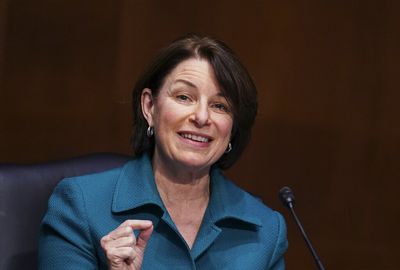 Klobuchar slams Elon over Twitter safety