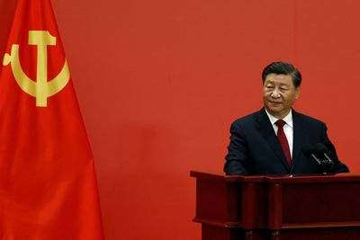 China's Xi greets Vietnamese ally with ceremony, call for defiance