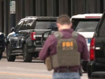 Police standoff shuts down part of downtown Mobile, Alabama