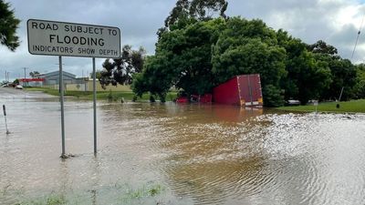 NSW Riverina, Southern Tablelands flash flooding, renewed river rises cause chaos